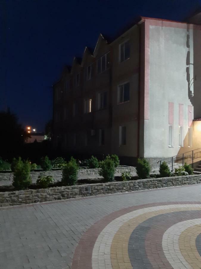 Готель Адріана Dunaivtsi Exterior foto